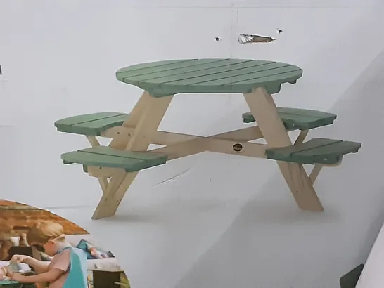 BOXED CIRCULAR PICNIC TABLE 