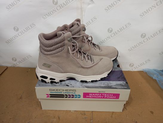 BOXED PAIR OF SKECHERS D'LITES BOOTS IN LIGHT TAUPE UK SIZE 6