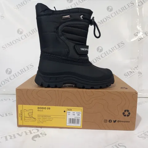 BOXED PAIR OF TRESPASS KIDS DODO 20 BOOTS IN BLACK UK SIZE 10