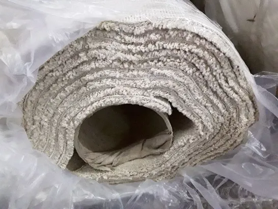 ROLL OF QUALITY CARPET APPROXIMATELY 4×6.2M