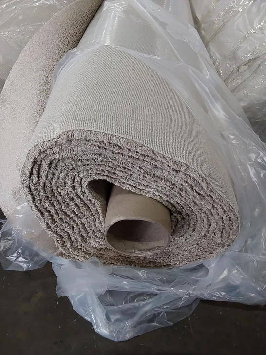 ROLL OF QUALITY HEARTLAND KEMPSEY CARPET // SIZE: APPROXIMATELY 9.2 X 5m