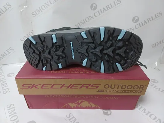 BOXED PAIR OF SKECHERS TREGO WATERPROOF HIKING BOOTS IN BLACK - SIZE 5