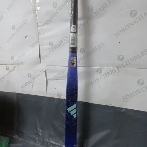 ADIDAS ESTRO.6 LOW BOW HOCKEYSTICK LUCID BLUE ZERO METALIC - 36,5 INCH