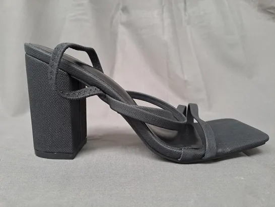 BOXED PAIR OF DESIGNER OPEN TOE BLOCK HEEL SANDALS IN BLACK EU SIZE 37