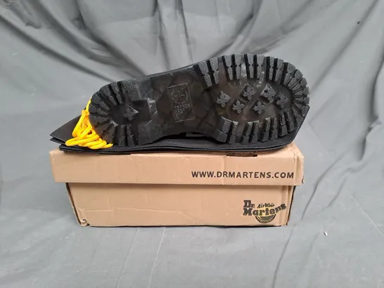 BOXED PAIR OF DR MARTENS CLASSIC BOOTS IN BLACK SIZE 4