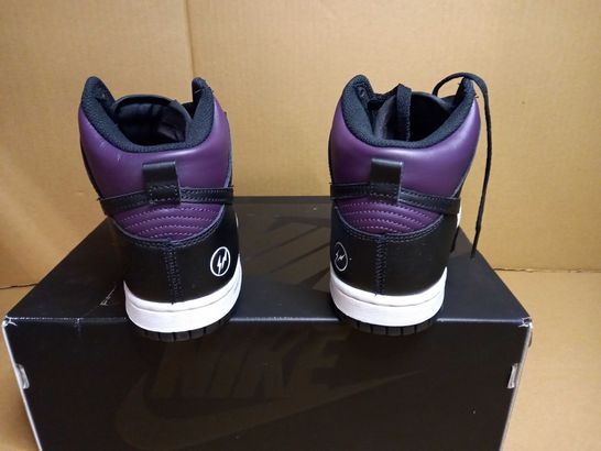 BOXED PAIR OF NIKE DUNK PURPLE/BLACK TRAINERS - SIZE 5