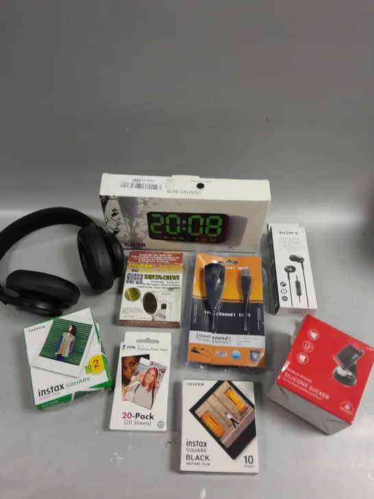 APPROXIMATELY 20 ASSORTED ELECTRICAL PRODUCTS TO INCLUDE WIRELESS HEADPHONES, ALARM CLOCK, CAMERA ACCESSORIES ETC 