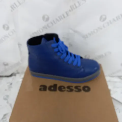 ADESSO YANKEE LEATHER BOOT - BLUE SIZE 5 - BOXED 