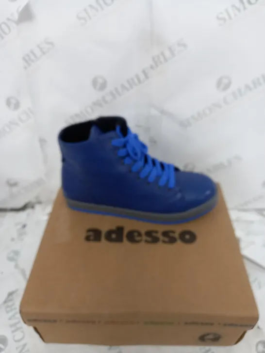 ADESSO YANKEE LEATHER BOOT - BLUE SIZE 5 - BOXED 