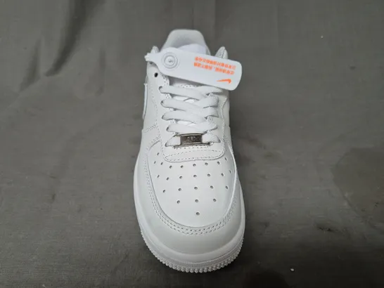 BOXED PAIR OF NIKE AIR FORCE 1 '07 LOW SHOES IN WHITE UK SIZE 4