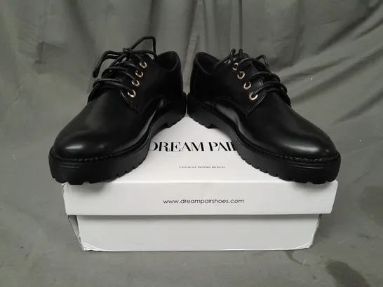 BOXED PAIR OF DREAM PAIRS LACE UP SHOES IN BLACK UK SIZE 6