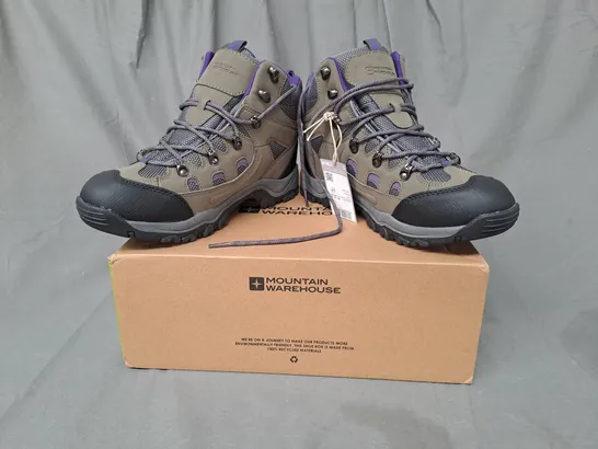 BOXED PAIR OF MOUNTAIN WAREHOUSE ADVENTURER WATERPROOF WALKING BOOTS UK SIZE 7.5