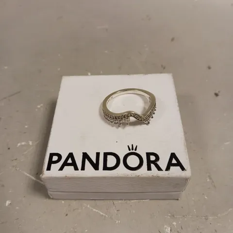 PANDORA ASYMMETRICAL SHINY WAVE RING