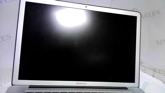 SILVER APPLE MACBOOK PRO 15" SCREEN