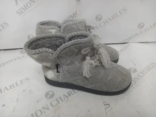 LINA SLIPPER BOOT GREY SIZE 4