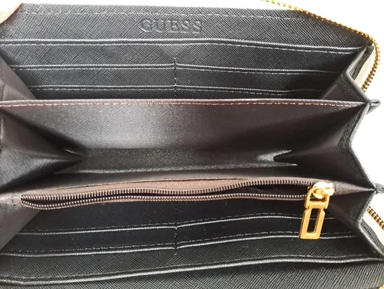 BOXED GUESS DGC ZIP PURSE 