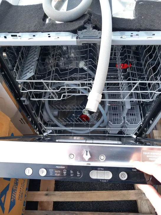 HISENSE FULL SIZE IN BUILT DISH WASHER