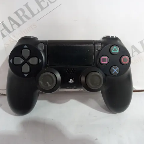PLAYSTATION 4 CONTROLLER IN BLACK