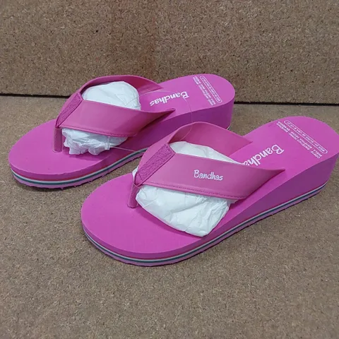 BOX OF APPROX 11 X PAIRS OF BANDHAS FLIP-FLOPS - PINK // SIZE: UK 5 