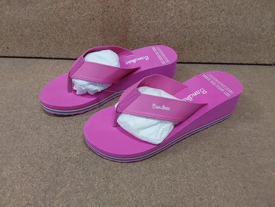 BOX OF APPROX 11 X PAIRS OF BANDHAS FLIP-FLOPS - PINK // SIZE: UK 5 