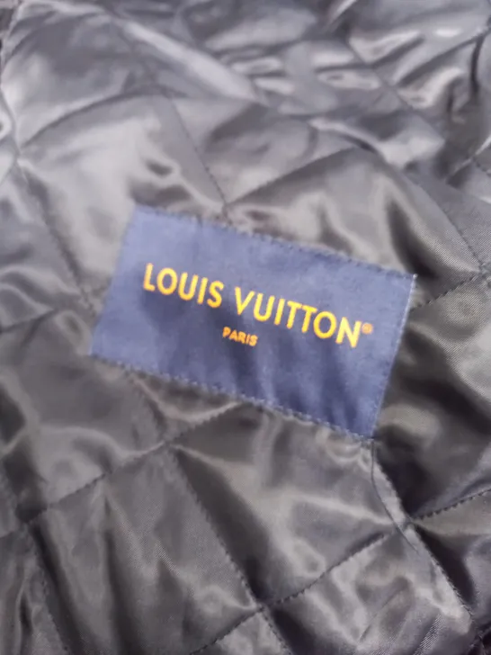 LOUIS VUITTON NAVY & WHITE BUTTON UP JACKET - SIZE 50