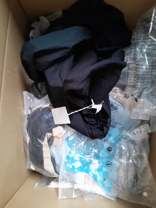 BOX OF APPROXIMATELY 25 ASSORTED CLOTHING ITEMS TO INCLUDE DRESSES, SHIRT, SHORTS ETC