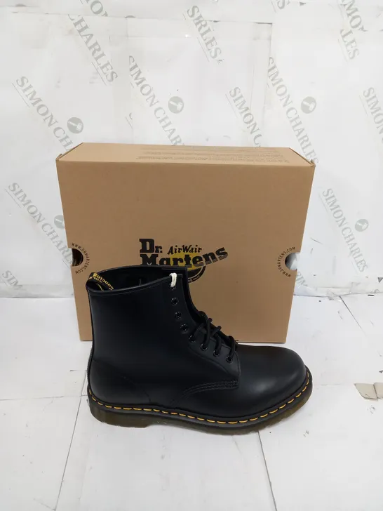 BOXED PAIR OF DR MARTENS BOOTS 1460 BLACK UK 8 