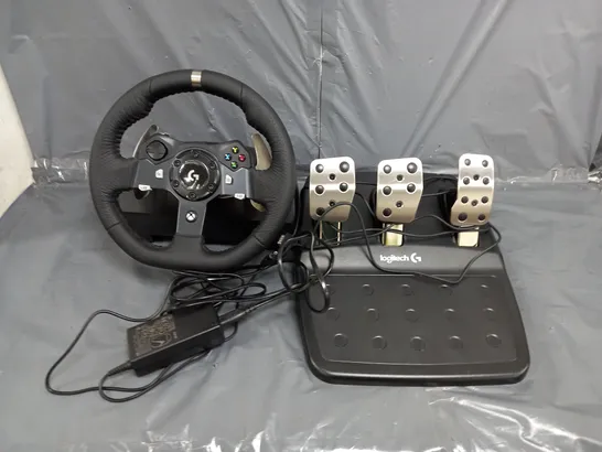 LOGITECH G920 RACING WHEEL AND PEDALS