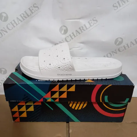 SKECHERS CALI GEAR WHITE EVA MOLD SLIDERS - SIZE 7