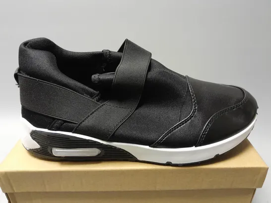 BOXED PAIR OF N/M YG-12 SLIP ON TRAINERS IN BLACK/WHITE - UK 7