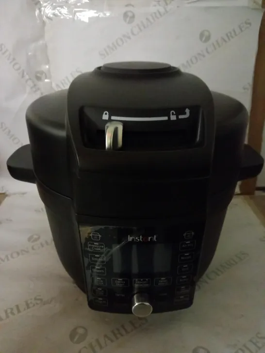 INSTANT POT DUO CRISP WITH ULTIMATE LID MULTI-COOKER AND AIR FRYER 