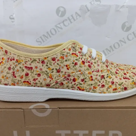 BOXED PAIR OF HOTTER MARLEY YELLOW FLORAL SHOES - UK 6