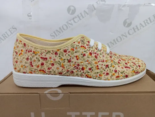 BOXED PAIR OF HOTTER MARLEY YELLOW FLORAL SHOES - UK 6