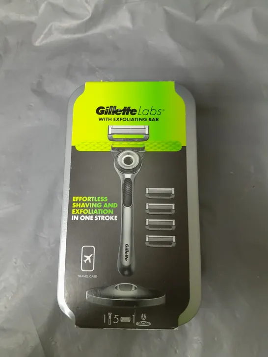 GILLETTE LABS RAZOR WITH EXFOLIATING BAR AND 5 BLADES