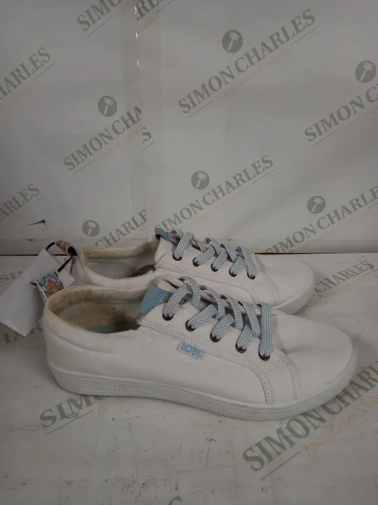 BOBS BY SKETCHERS IN WHITE - UK 5