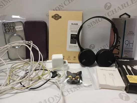 LOT OF APPROX 20 ASSORTED ELECTRICAL ITEMS TO INCLUDE JVC HEADPHONES, IPHONE 13 PRO CASE, APPLE USB CABLES, ETC 