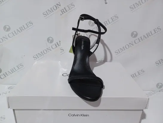 CALVIN KLEIN ESSENTAIL BLACK HEELS - SIZE 4