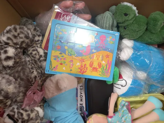 BOX OF APPROXIMATELY 20 ASSORTED TOYS AND GAMES TO INCLUDE FIFTY PRANKS TO FREAK YOUR FRIENDS, FUGGLER TEDDY, TAMAGOTCHI, ETC