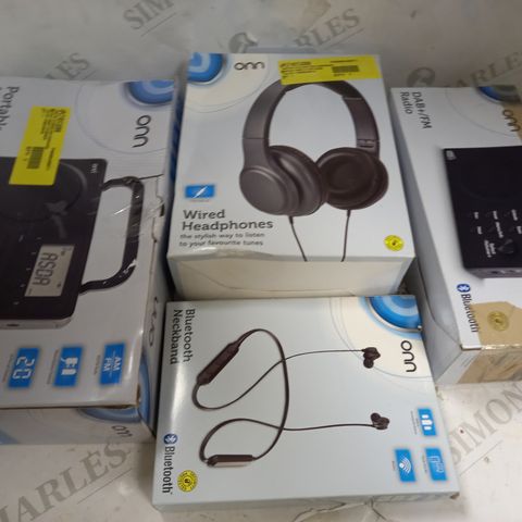 BOX OF APPROXIMATELY 10 ASSORTED HOUSEHOLD ITEMS TO INCLUDE ONN BLUETOOTH NECKBAND, ONN DAB+/FM RADIO, ONN WIRED HEADPHONES, ETC