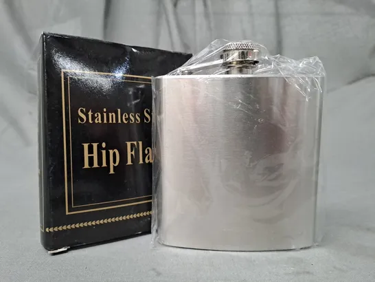 BOX OF APPROXIMATELY 30 ASSORTED UNBRANDED STAINLESS STEEL HIP FLASKS - COLLECTION ONLY