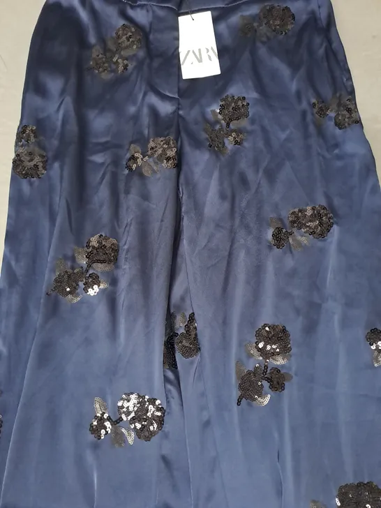 ZARA PANS IN NAVY W. BLACK SEQUIN FLORAL DESIGN SIZE MEDIUM