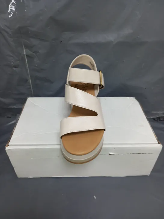 BLOWFISH MALIBU WEDGE SANDALS CREAM SIZE 5