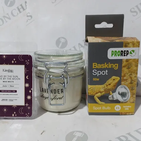 APPROXIMATELY 10 ASSORTED HOUSEHOLD ITEMS TO INCLUDE BASKING SPOT 60W BULB, LAVENDER SCENTED CANDLE, KIMBIE WAX MELTS, ETC