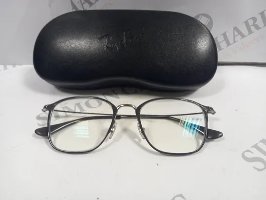 PAIR OF RAY BAN GLASSES