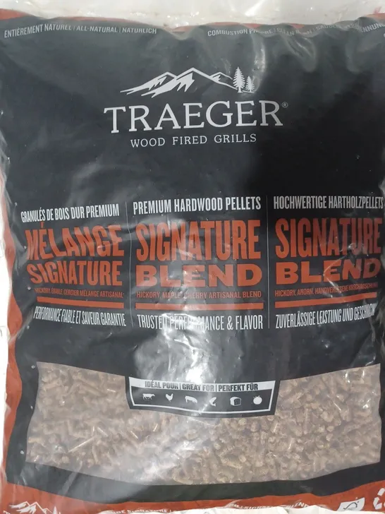 TRAEGER SIGNATURE BLEND PREMIUM HARDWOOD PELLETS