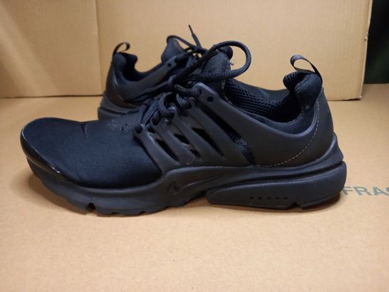 BOXED PAIR OF DESIGNER BLACK TRAINERS -SIZE 10