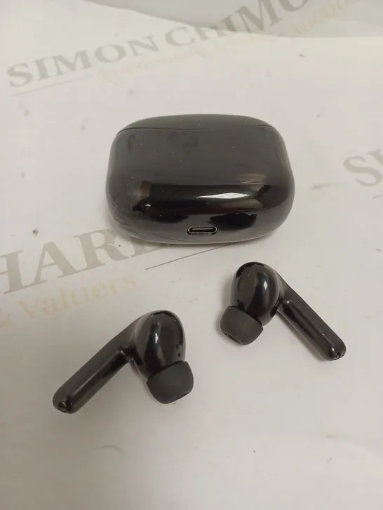 X15 WIRELESS EARPHONES & CHARGING CASE 