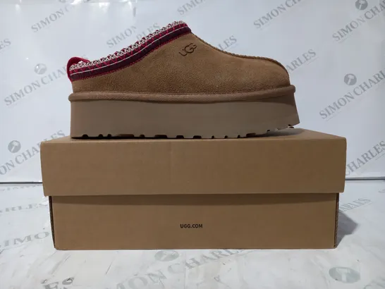 BOXED PAIR OF UGG WTAZZ SHOES IN TAN UK SIZE 4