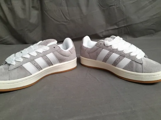 BOXED PAIR OF ADIDAS CAMPUS TRAINERS SIZE UK 5