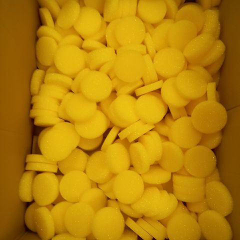 BOX OF APPROX 540 EXTRA APPLICATORS FOR SHADAZZLE YELLOW